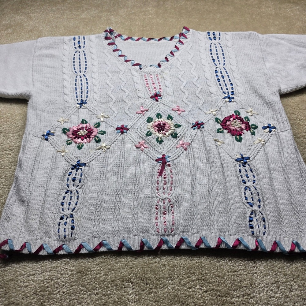 Vintage Fetagetti Ribbon Embroidered Cable Knit Short Sleeve Sweater Gray V-Neck